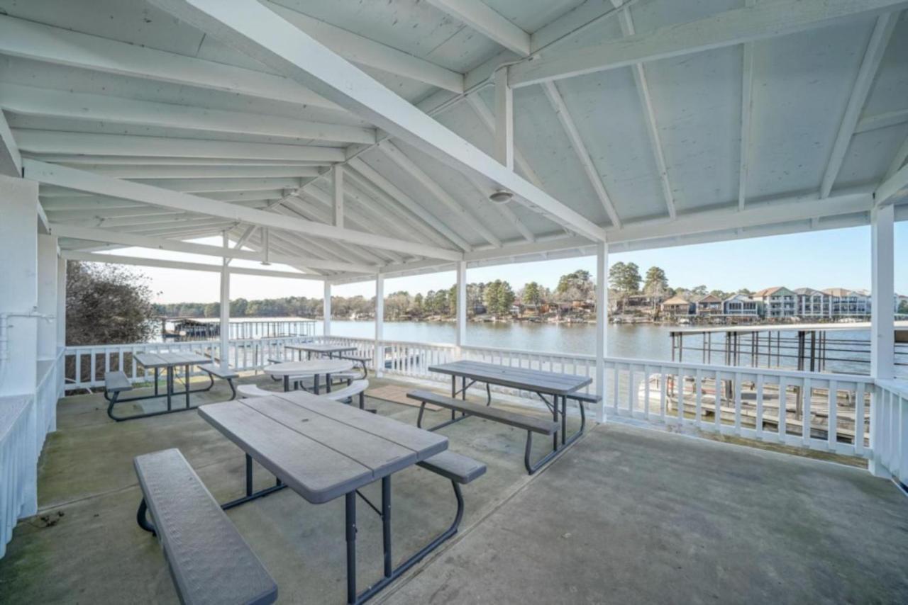 Deluxe Studio with Lake View - Upper floor