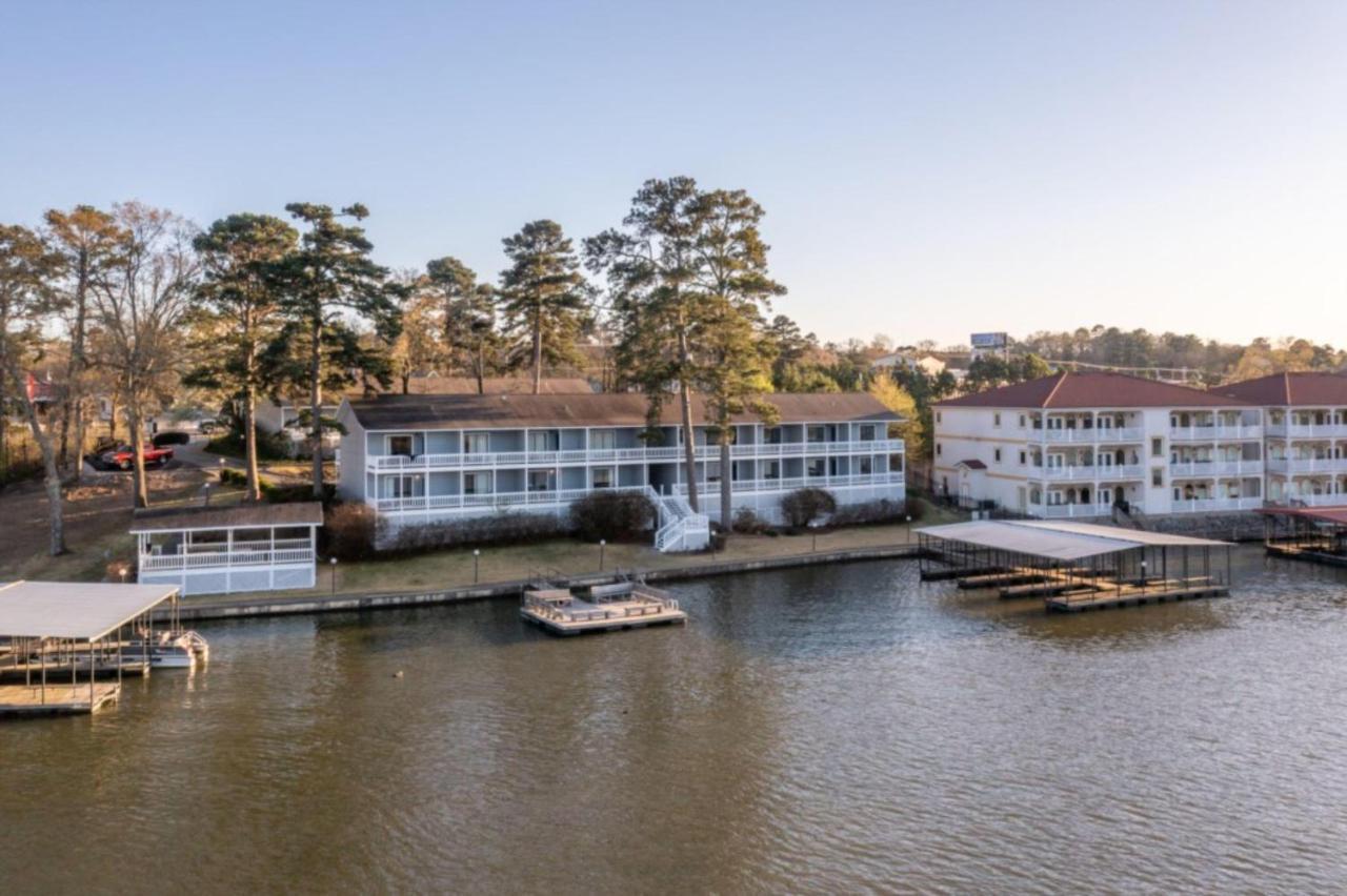 Deluxe Studio with Lake View - Ground floor