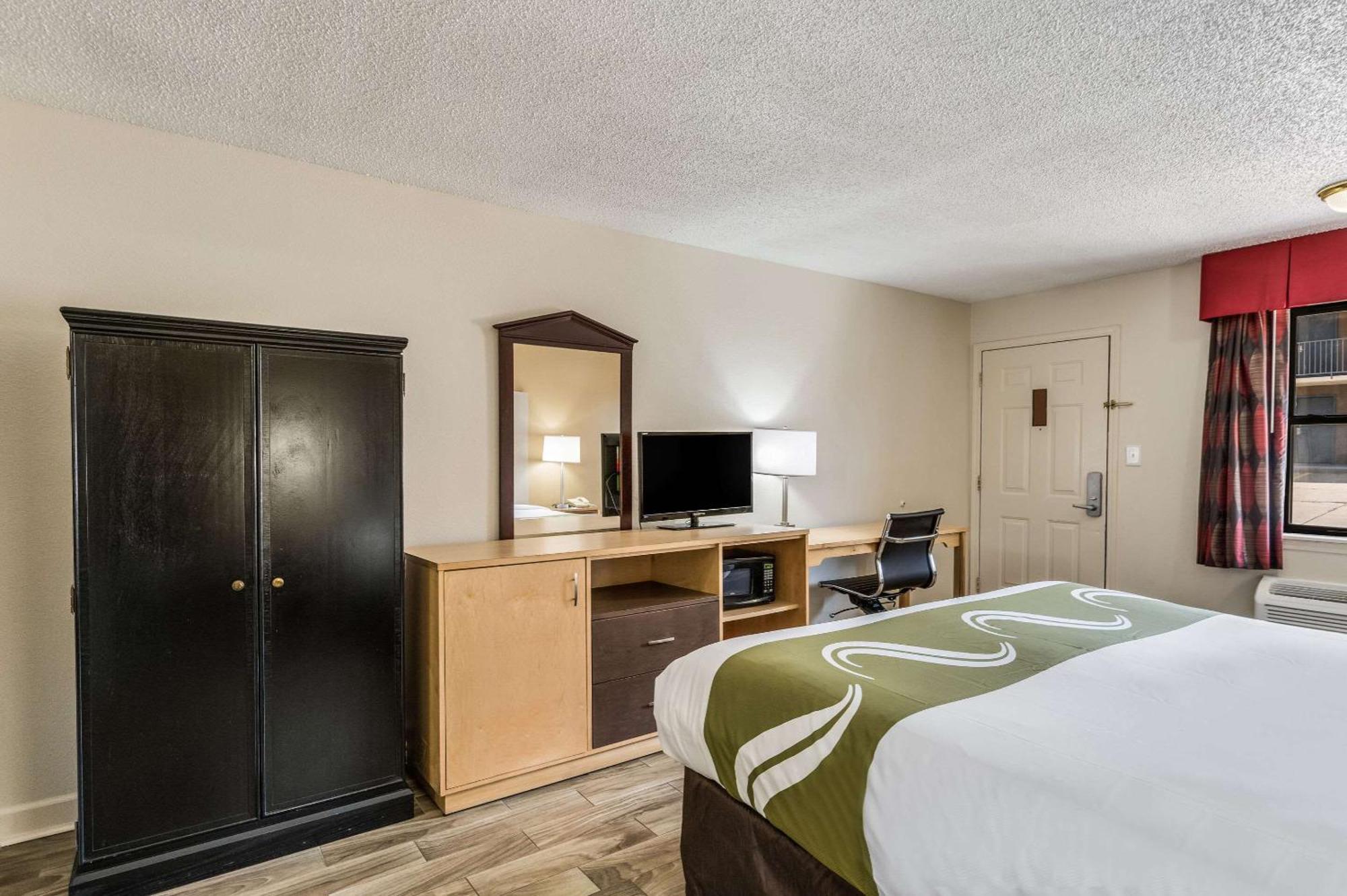 King Room - Mobility/Hearing Accessible - Non-Smoking