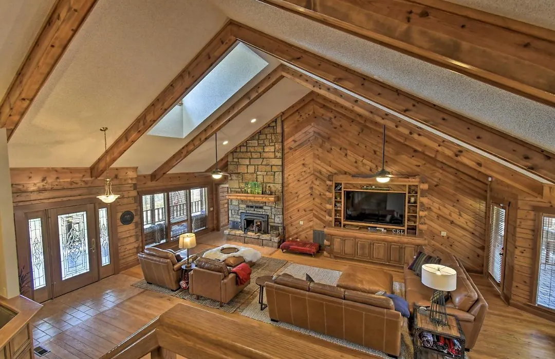 Hot Tub, Grill: Hilltop Log Cabin In Hot Springs!-1