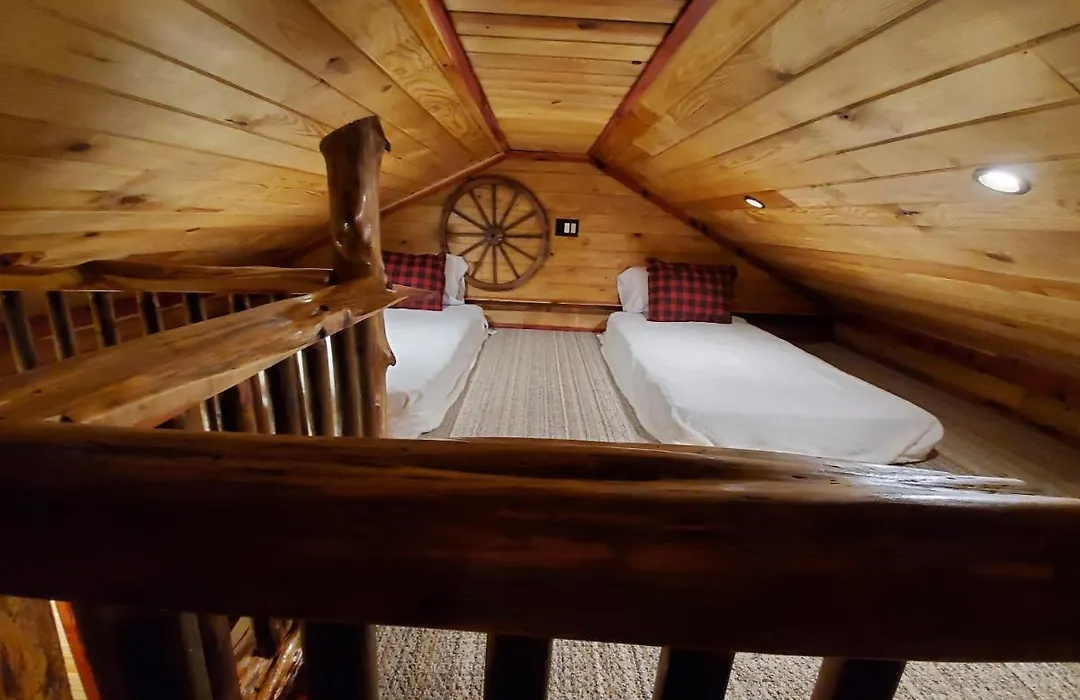 Christmas Cozy Log Cabin On The Lake-1