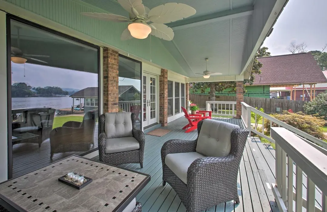 Kayaks & Dock: Lakefront Hot Springs Hideaway-1