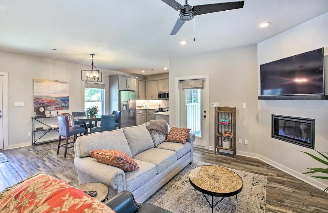 Lakefront Hot Springs Retreat With Deck And Grill-1