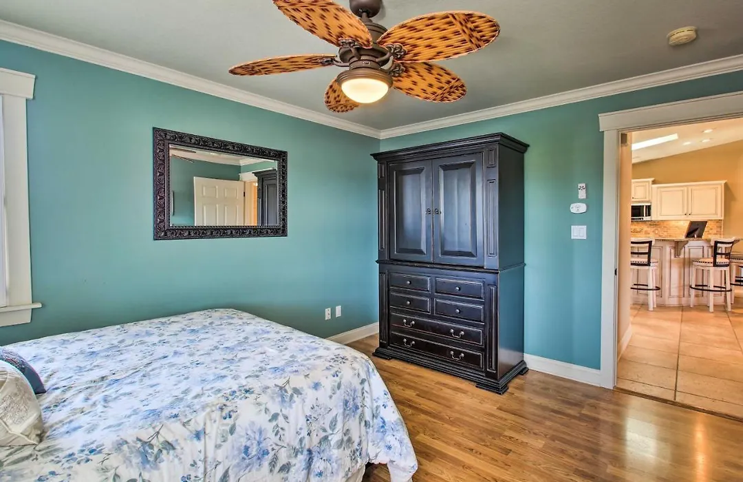 Lakefront Hot Springs Condo With Large Balcony!-1