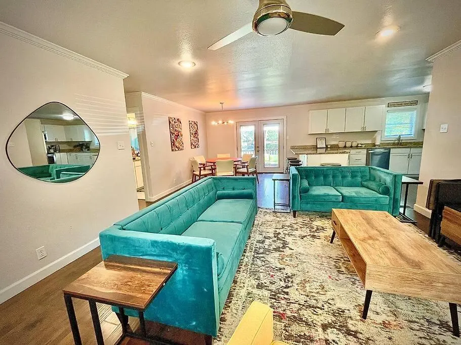 Cozy, 4 Bedroom 2 Bath House With Fenced Yard-1
