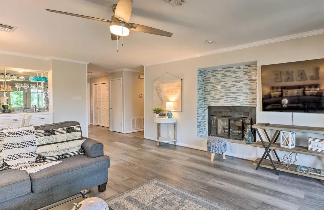 Hot Tub Access: Fantastic Condo In Hot Springs!-1