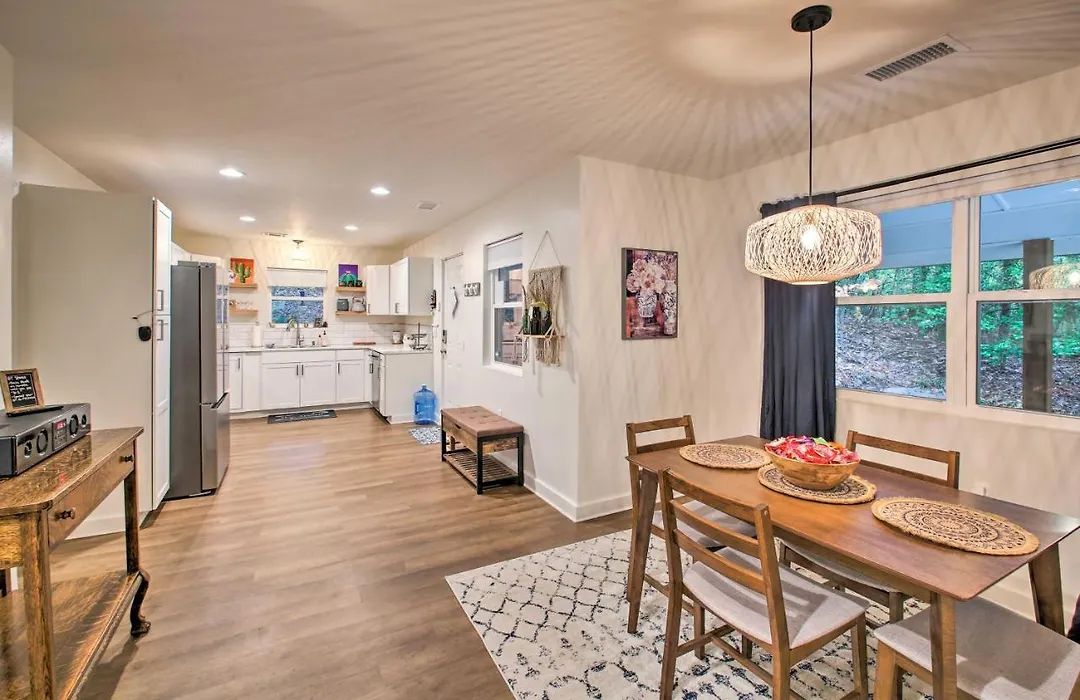 Beautiful Hot Springs Home Central Location!-1