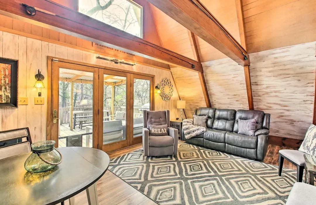 Lake Hamilton Cabin: Boating Getaway!-1