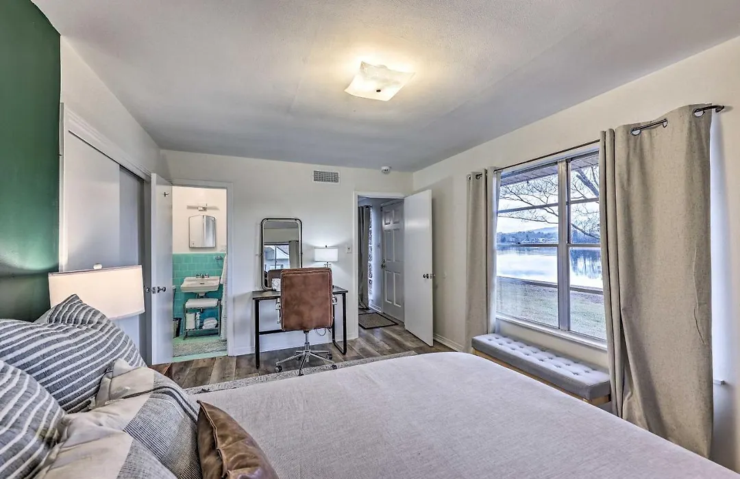 Waterfront Home W/ Dock < 3 Mi To Oaklawn Racing!-1