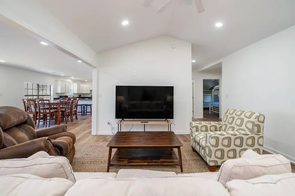 4Br Beautiful And Spacious Lakehouse-1