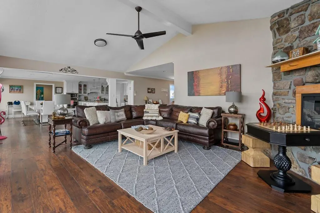 Unmatched Lake Views Near Oaklawn & National Park-1