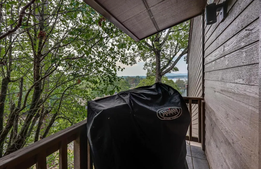 Luxury Lakefront Hot Springs Condo W/ Pools!-1