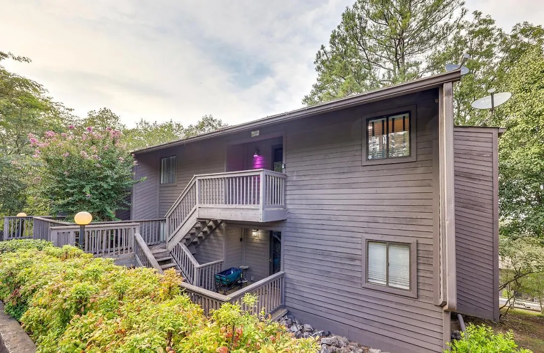 Updated Hot Springs Condo With Lakefront Balcony!-1