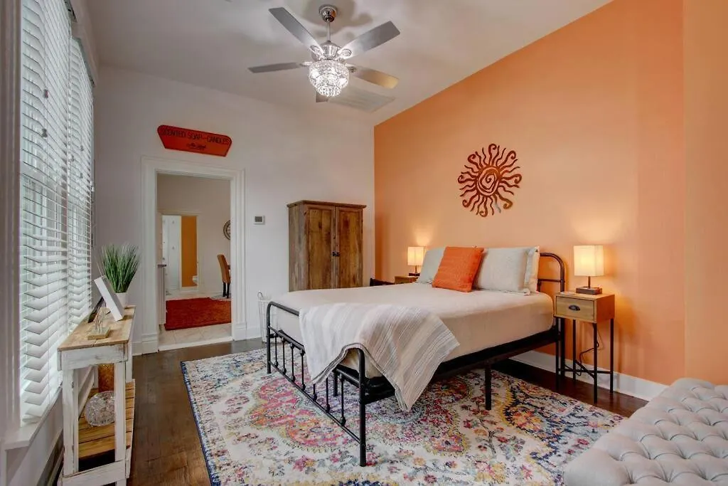 Clementine Bungalow Downtown Hot Springs-1