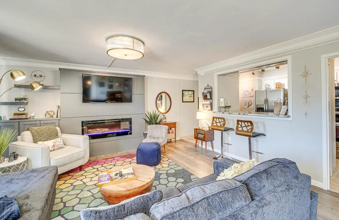 Mid-Century Modern Condo On Lake Hamilton!-1