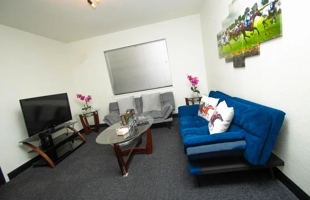 Lovely 2 Bedroom Condo Across From Horse Track Condo-1