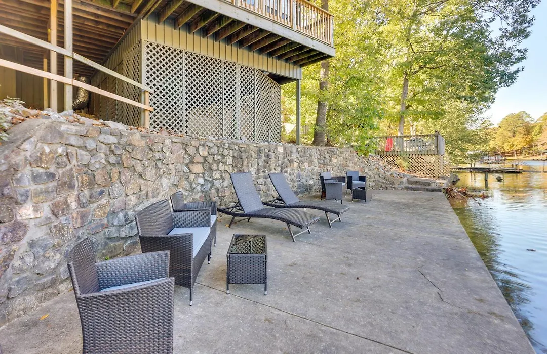 Private Dock & Deck: Lakefront Hot Springs Home!-1