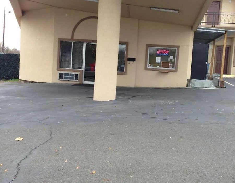 Economy Inn Hot Springs-1