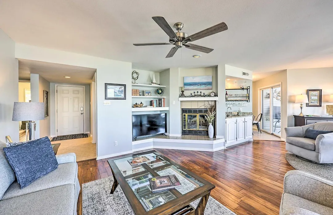 Waterfront Hot Springs Condo: Pool, Hot Tub Access-1