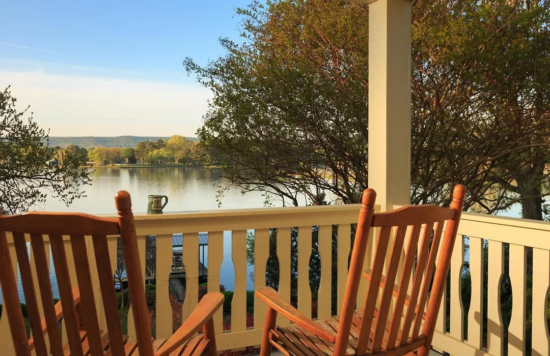 Lookout Point Lakeside Inn-1