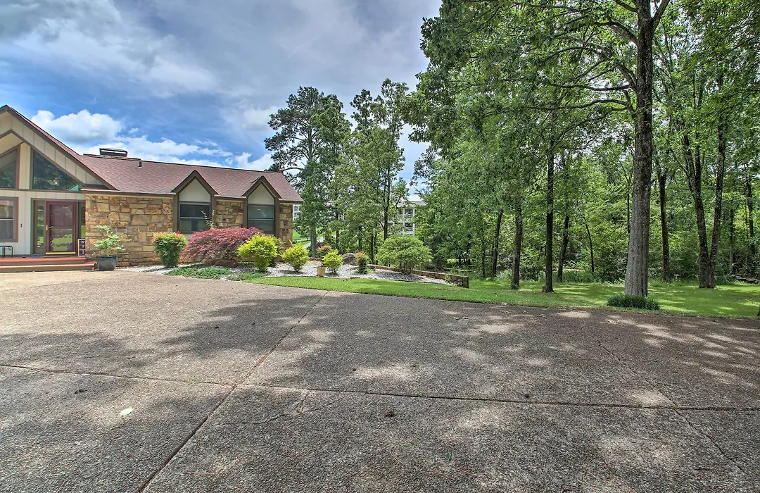 Amenity-Packed Hot Springs Lakehouse With Pool!-1