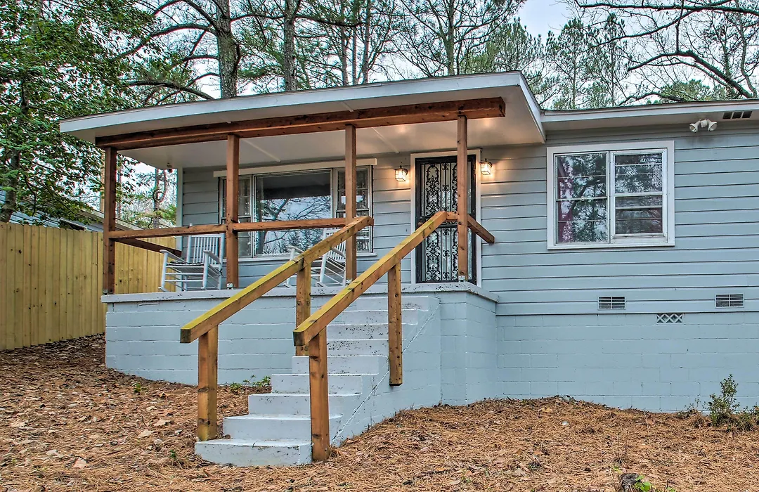 Centrally Located Hot Springs Home W/ Deck!-1