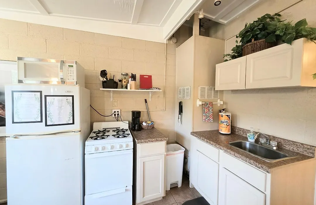 #03 - Fantastic Lakeside Studio Cottage- Pet Friendly-1