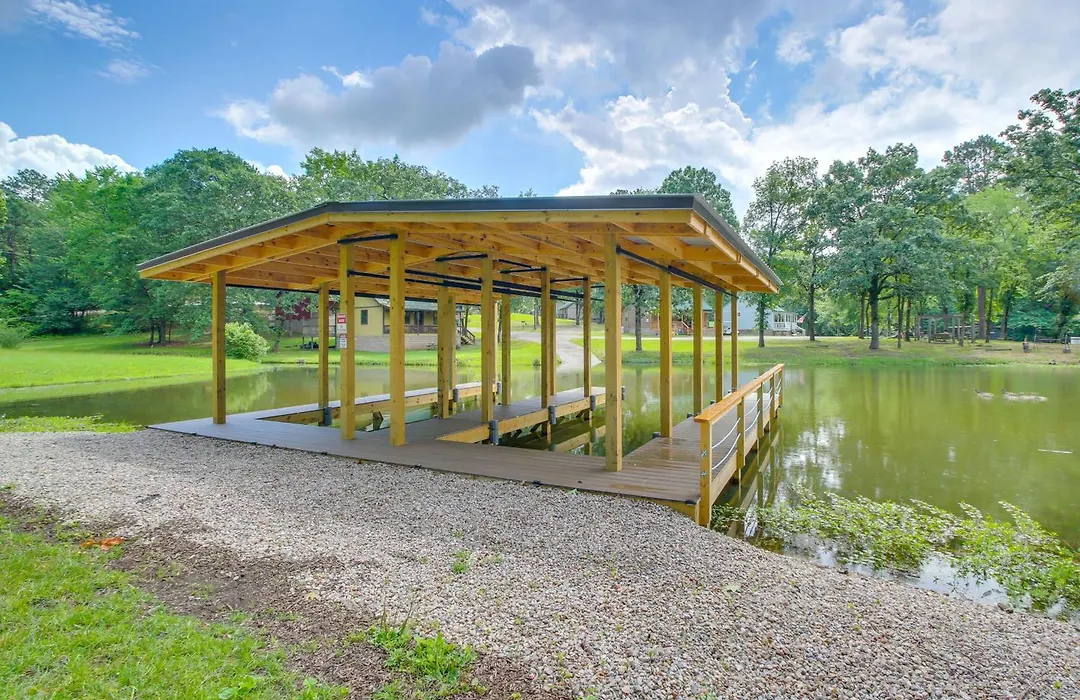 Lakefront Arkansas Home W/ Dock & Sunroom-1