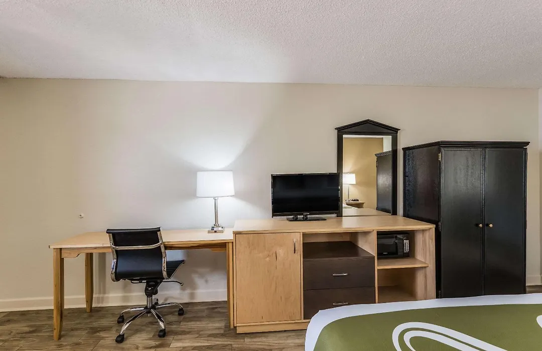 Quality Inn & Suites Hot Springs-Lake Hamilton-1