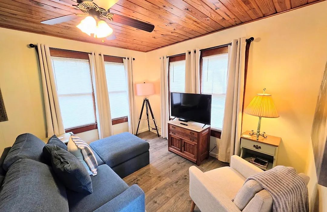 #08 - One Bedroom Lakeview Cottage-Pet Friendly-1