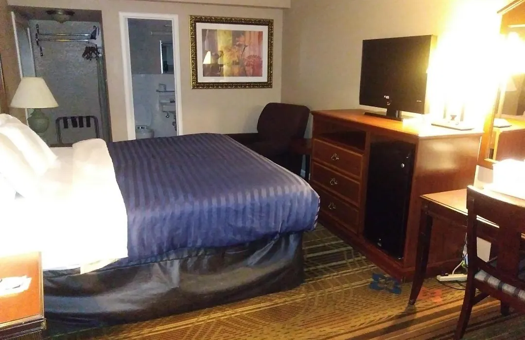 Days Inn By Wyndham Hot Springs-1