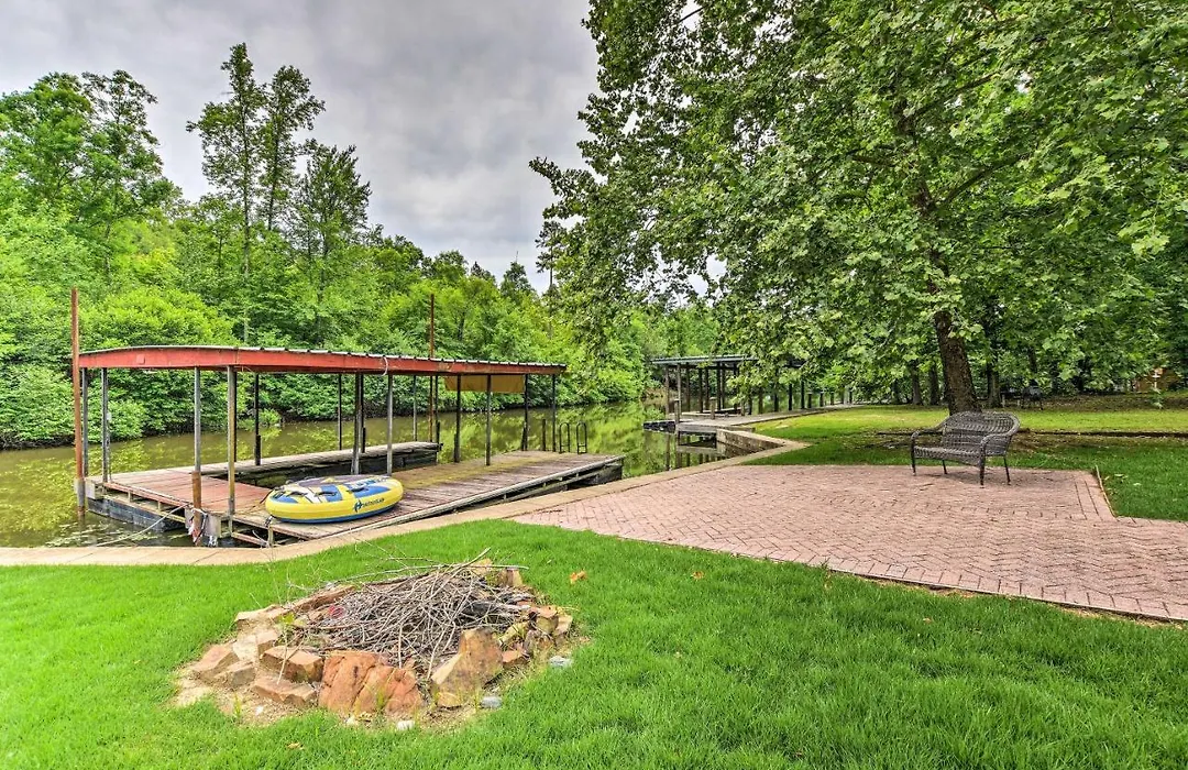 Private Deck & Dock: Home On Lake Hamilton!-1