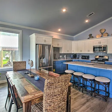 Lakefront Home With Outdoor Living, Kayaks And Dock!-3