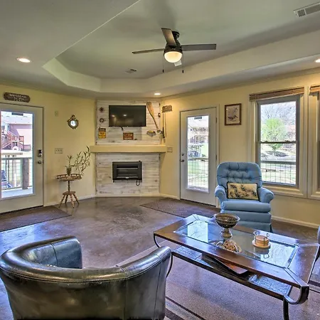 Kayaks & Boat Slip: Waterfront Hot Springs Home!-2