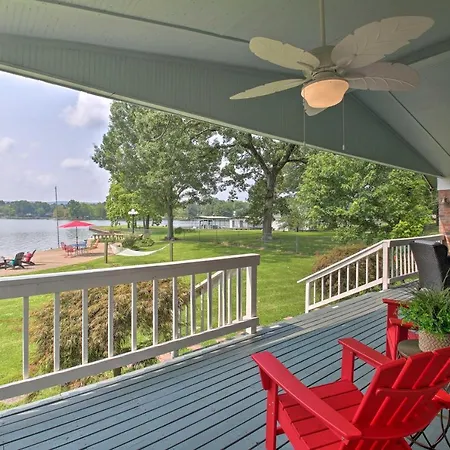 Kayaks & Dock: Lakefront Hot Springs Hideaway-3