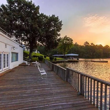 Lakefront 7 Min To Oaklawn & 10 Min To Downtown Str License #A22-0004-2