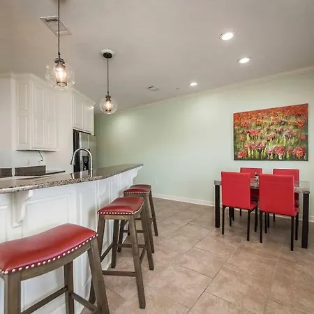 Beautiful Lakefront Condo 2 En Suite Brs-3