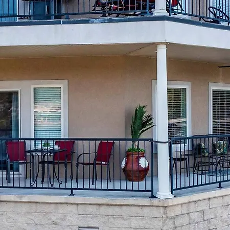 Beautiful Lakefront Condo 2 En Suite Brs-2