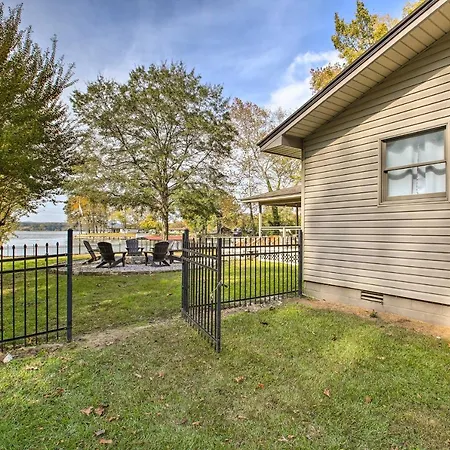 Lakefront Home With Deck, Fire Pit And Grills!-2
