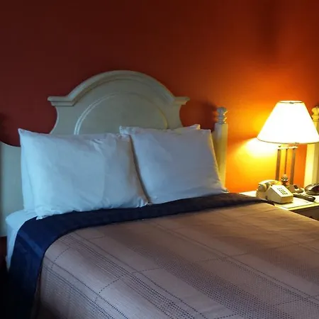 Days Inn By Wyndham Hot Springs-2