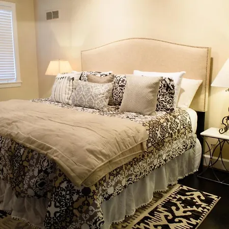 Oakwood Manor - Steps To Oaklawn, Minutes To Downtown, Lakes, More-2