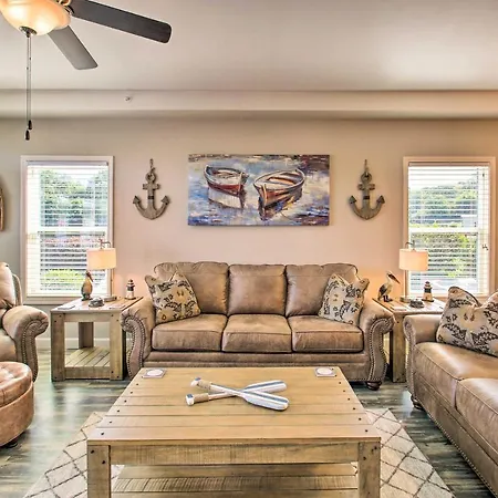 Lakefront Condo With Lake Access, 4 Mi To Oaklawn!-2