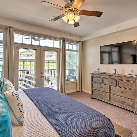 Lakefront Condo With Lake Access, 4 Mi To Oaklawn!-3