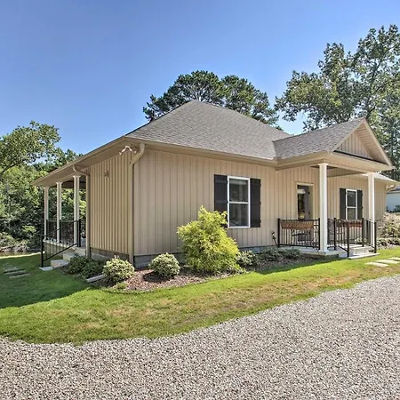 Lakefront Hot Springs Retreat With Deck And Grill-3
