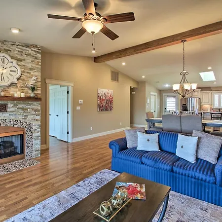 Lakefront Hot Springs Condo With Large Balcony!-2
