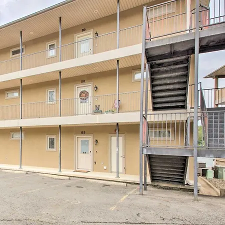 Balcony & Boat Slip: Lakefront Unit In Hot Springs-3