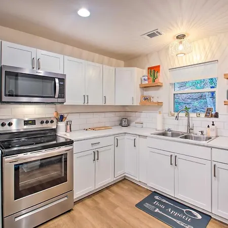 Beautiful Hot Springs Home Central Location!-2