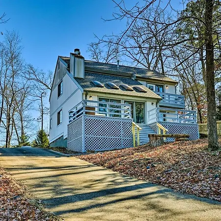 Hot Springs Getaway W/ Beautiful Lake Views!-2