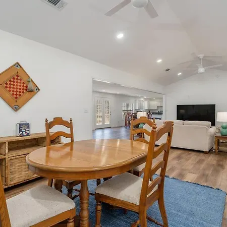 4Br Beautiful And Spacious Lakehouse-2
