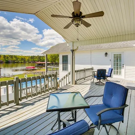 Stunning Lake Hamilton Getaway W/ Hot Tub!-2